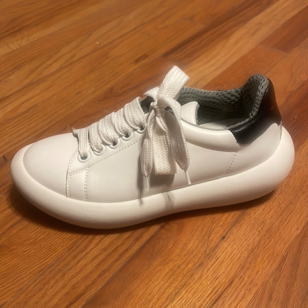 Marni white edgy sneakers size 36 retails $900